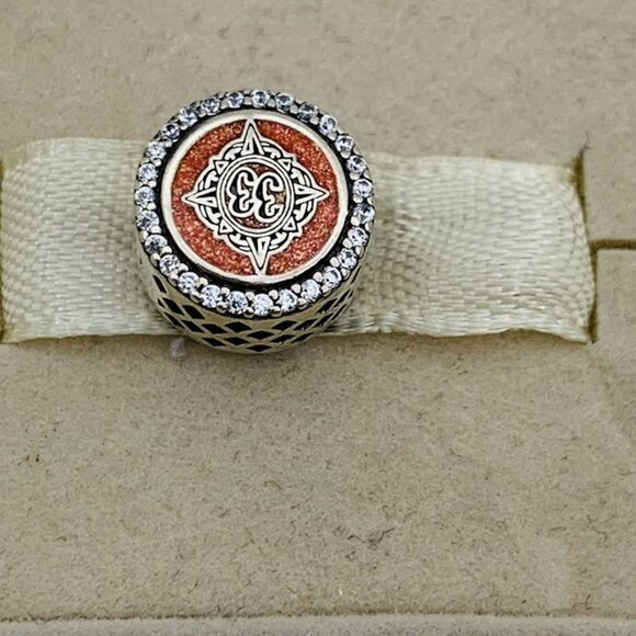 🧜🏾‍♀️🎀Pandora Club 33 Walt Disney World Bead Charm - Picture 1 of 5